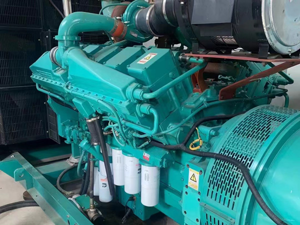 蒙自更换100kW柴油发电机组机油时，需要注意哪些事项？